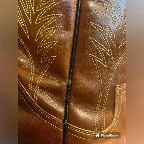 STEVE MADDEN BOOTS {size Unknown}with measuring tap 10” some marks and peeling - Picture 4 of 13